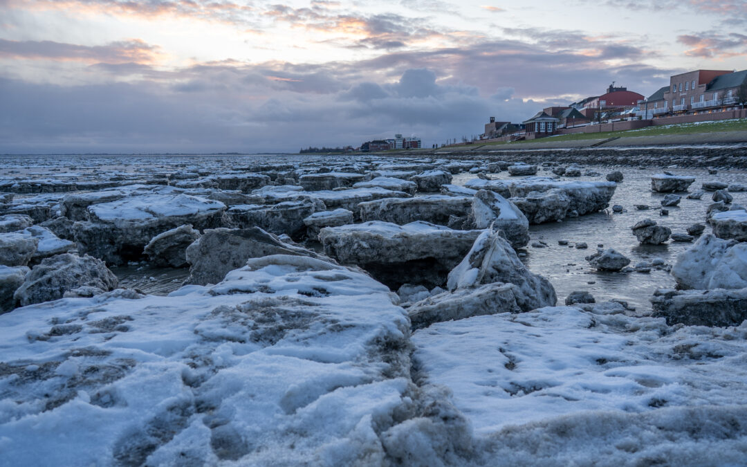 Eisschollen auf dem Jadebusen: Winterzauber an der Nordsee